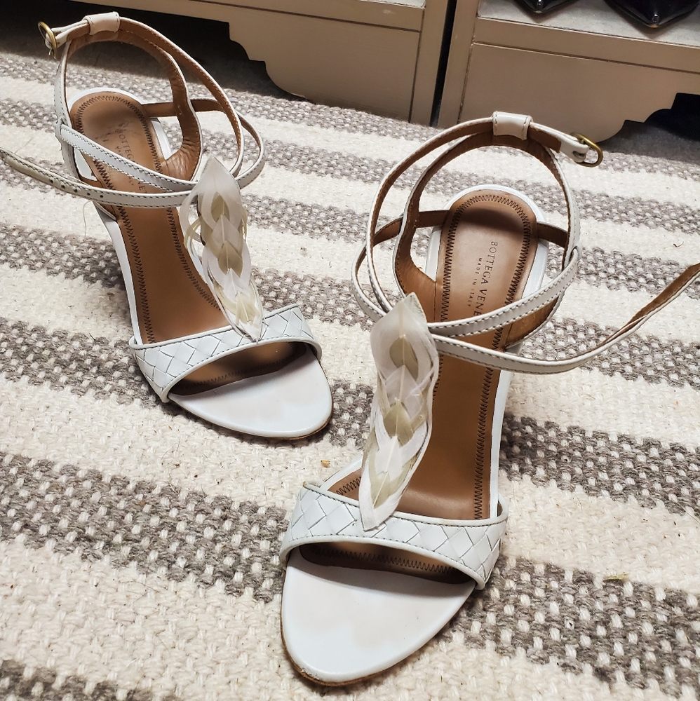 Bottega Veneta intrecciato feather sandals 37.5